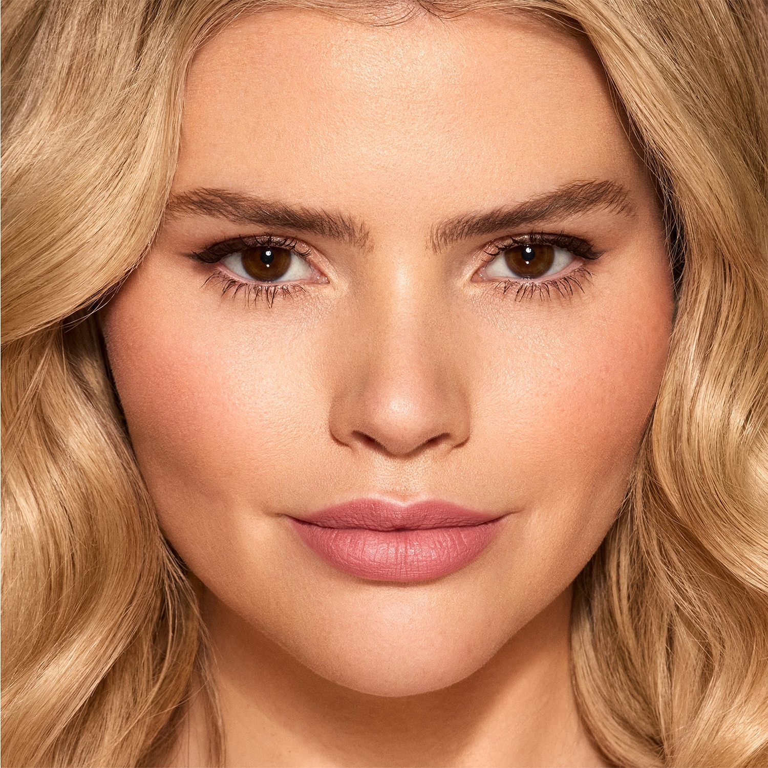 CLOUD KISS MATTE LIP MOUSSE BY ICONIC LONDON ( MOUSSE LABIAL)